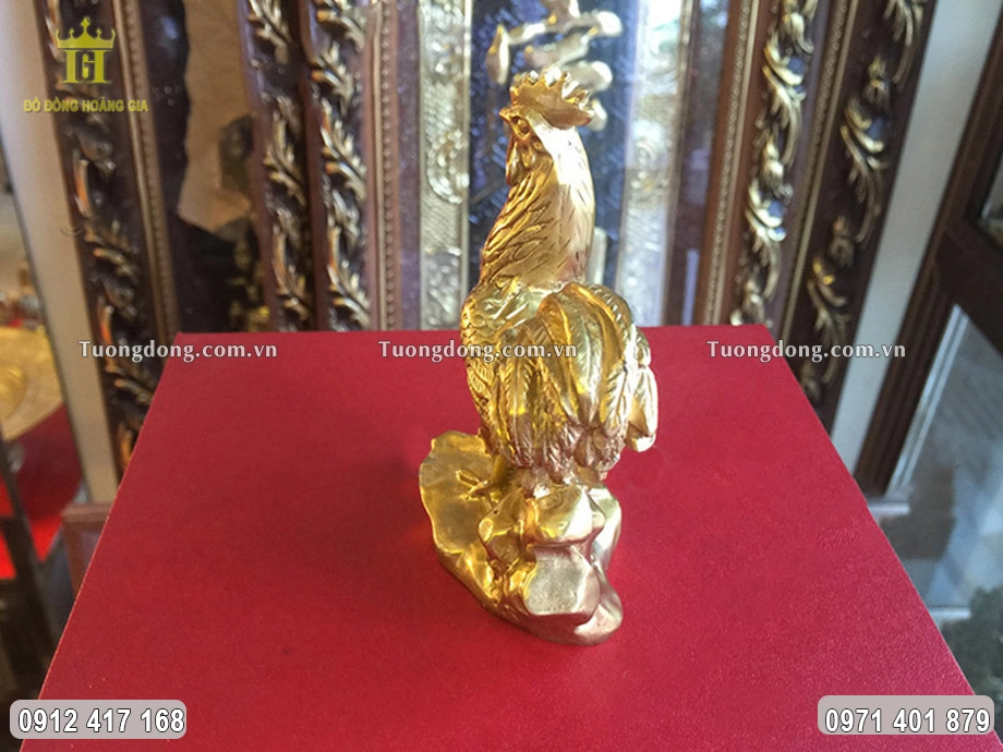 Hình ảnh phía sau của tượng linh vật